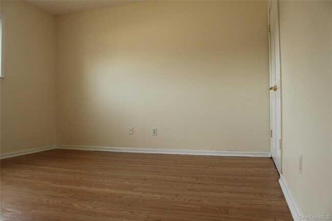 Building Photo - 1 Fishkill Glen Dr