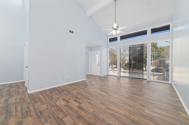 Building Photo - 17 April Point Dr N