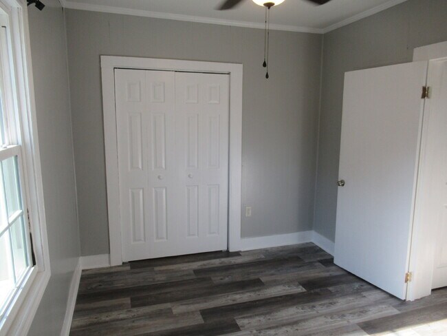 Building Photo - Check out this beautifully renovated white...
