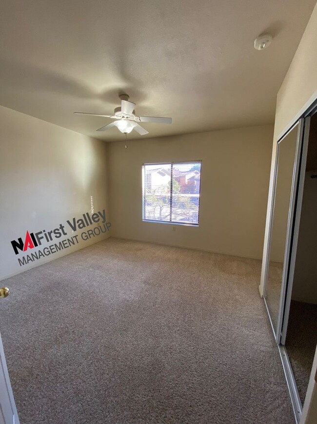 Building Photo - 2 Bedrooms, 2 Baths