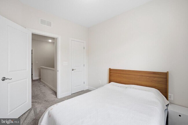 Building Photo - 6073 Camerons Ferry Dr