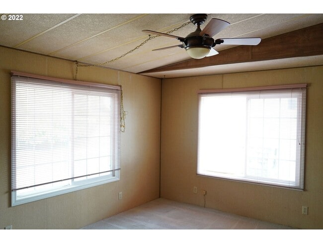 Building Photo - 485 Myeena Loop