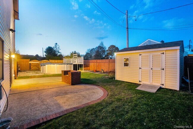 Building Photo - 8 Pearl St