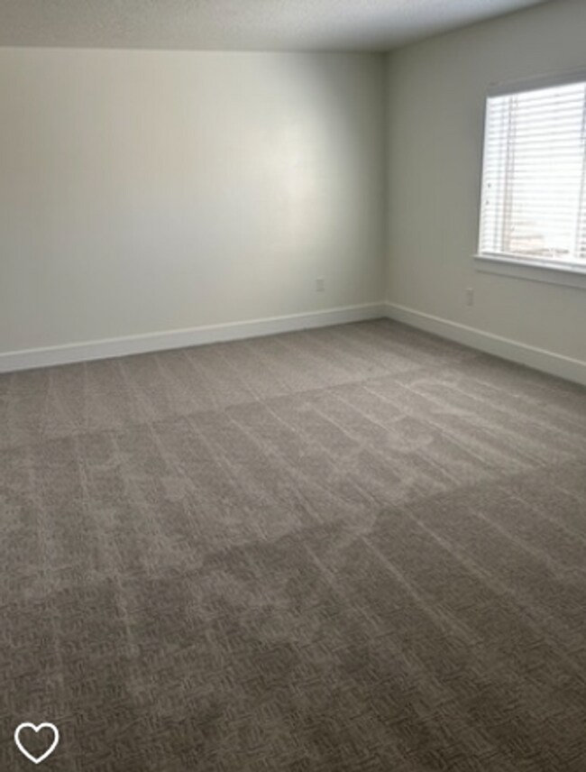 Building Photo - For Rent in Pleasant Grove – 6-Bedroom Bea...