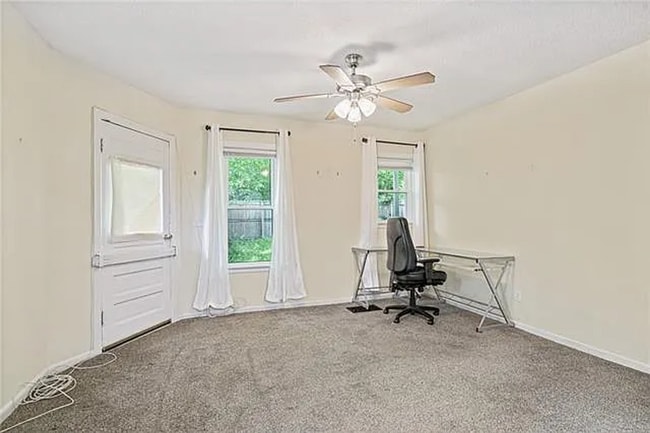 Building Photo - Spacious 3 Bed, 2 Bath Home with 1-Car Garage Near Downtown Kansas City