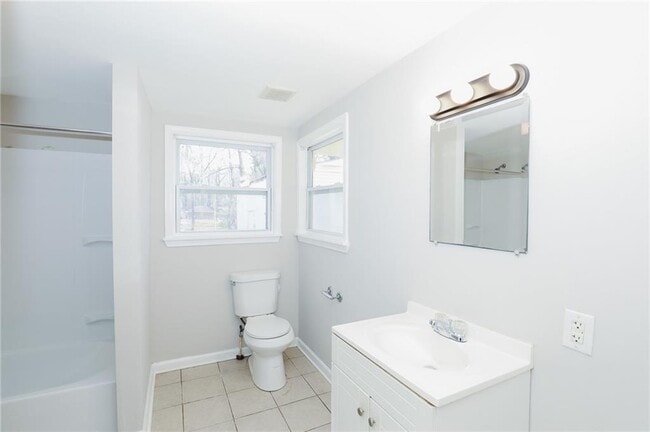 Building Photo - 2878 Humphries Dr SE