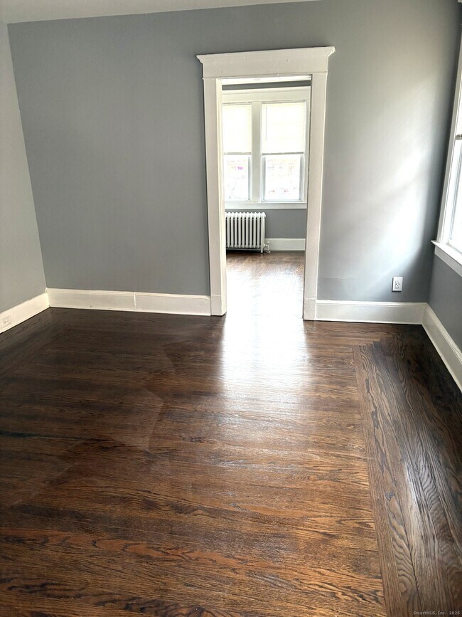 Building Photo - 116 Elm St