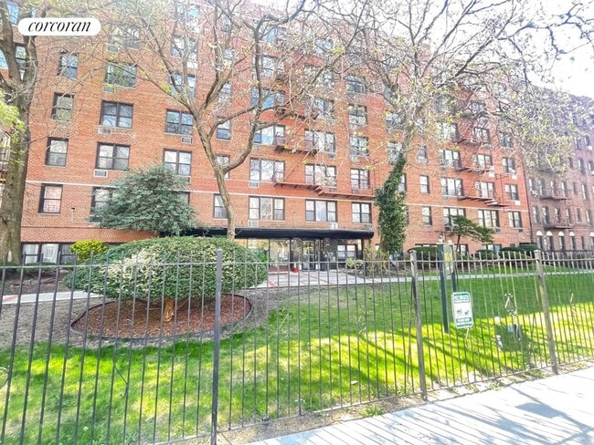 Primary Photo - 310 Lenox Rd