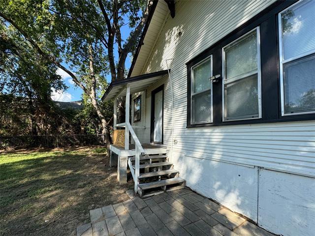 Building Photo - 2109 N Elm St