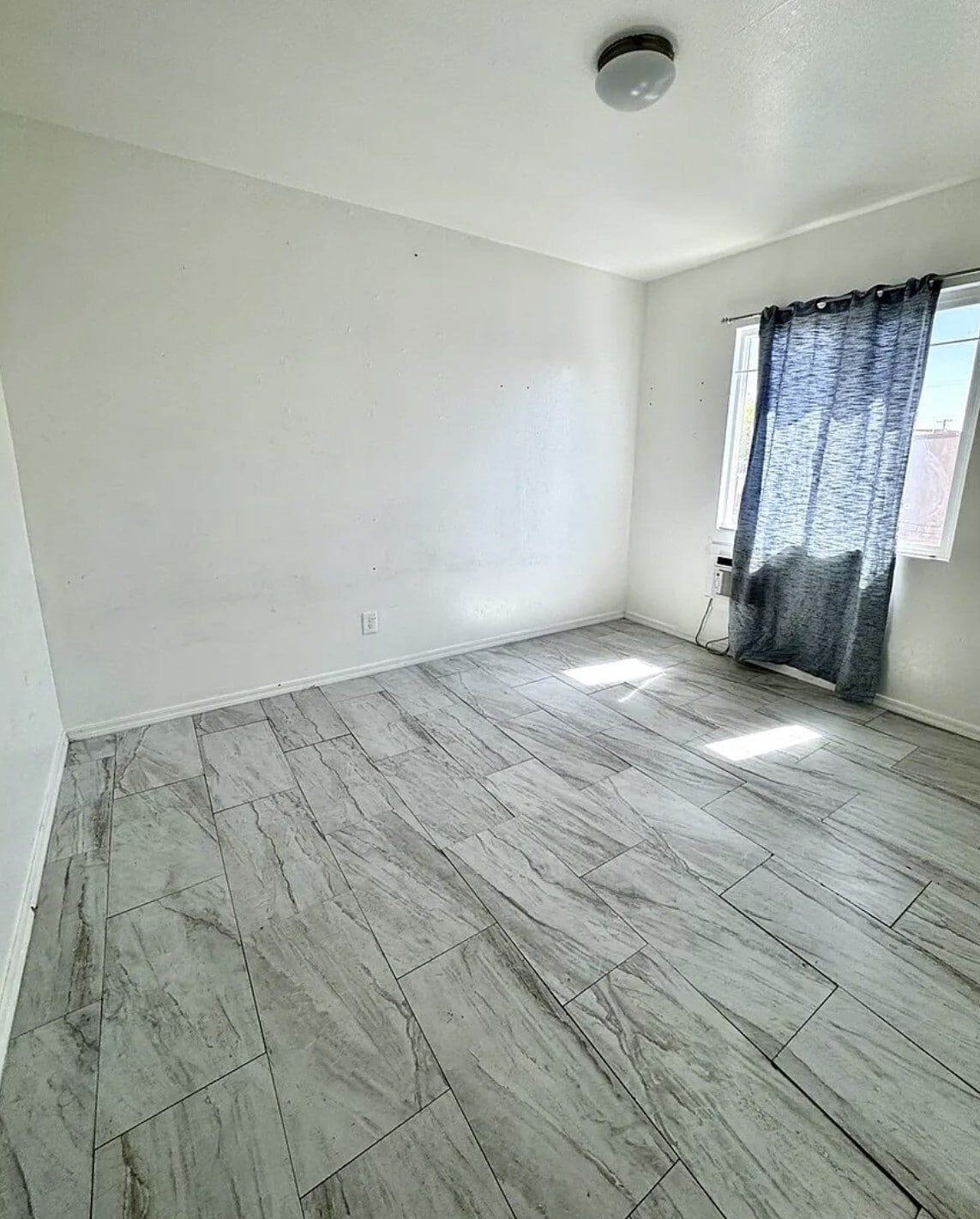 Building Photo - 2525 E Monroe St