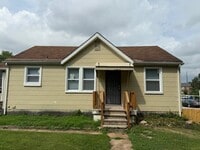 Building Photo - 7019 Manette Dr