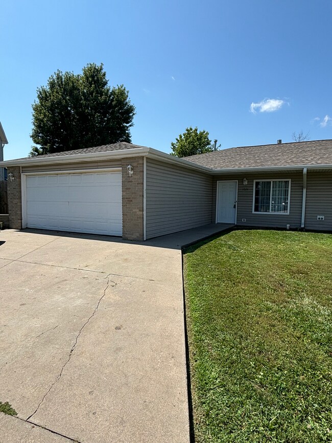 Building Photo - 1024 Donnie Ct