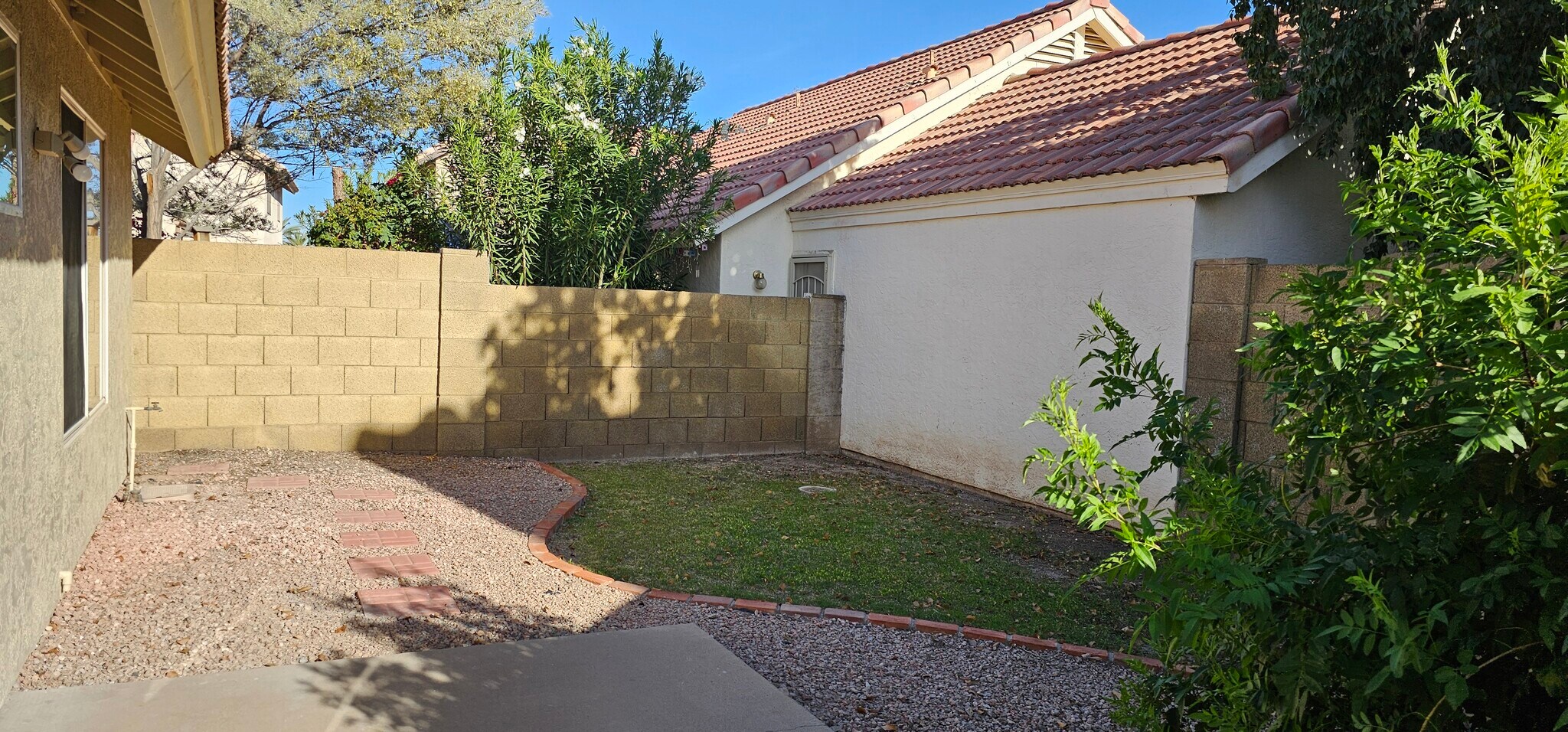 Building Photo - 3851 E Kent Dr