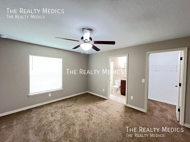 Building Photo - 16147 SW 17th Ave