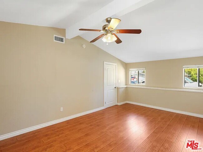 Building Photo - 526 N Emerald Dr