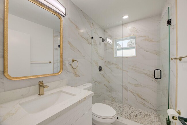 Building Photo - 372 Piedmont H