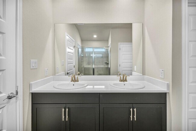 Building Photo - 102 Greenspire Ln