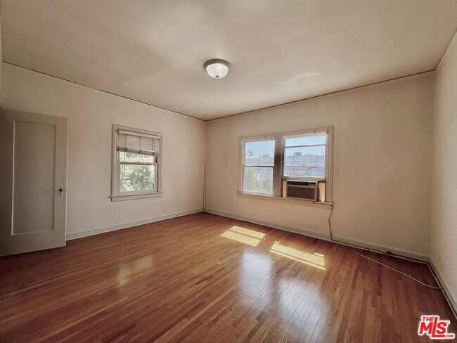 Building Photo - 145 N Sycamore Ave