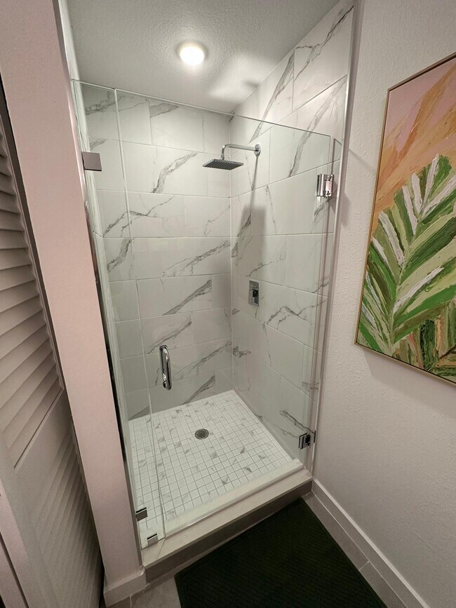 Building Photo - 28 NE 1st Ct