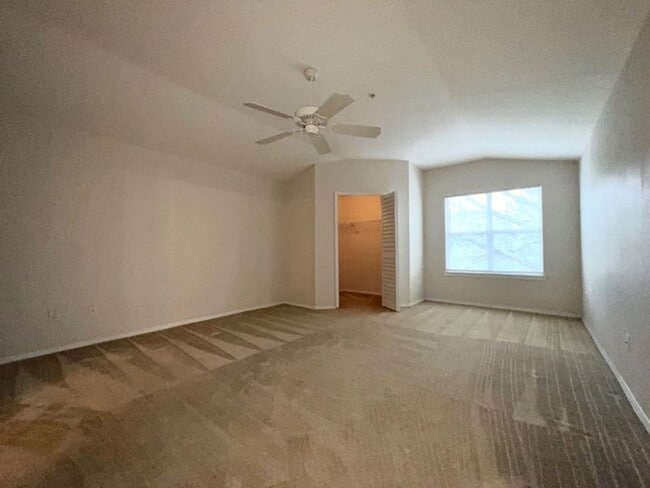 Building Photo - Move in NOW- Spacious 2 bedroom 1 bath condo on 3rd floor in gated community! Water included with...