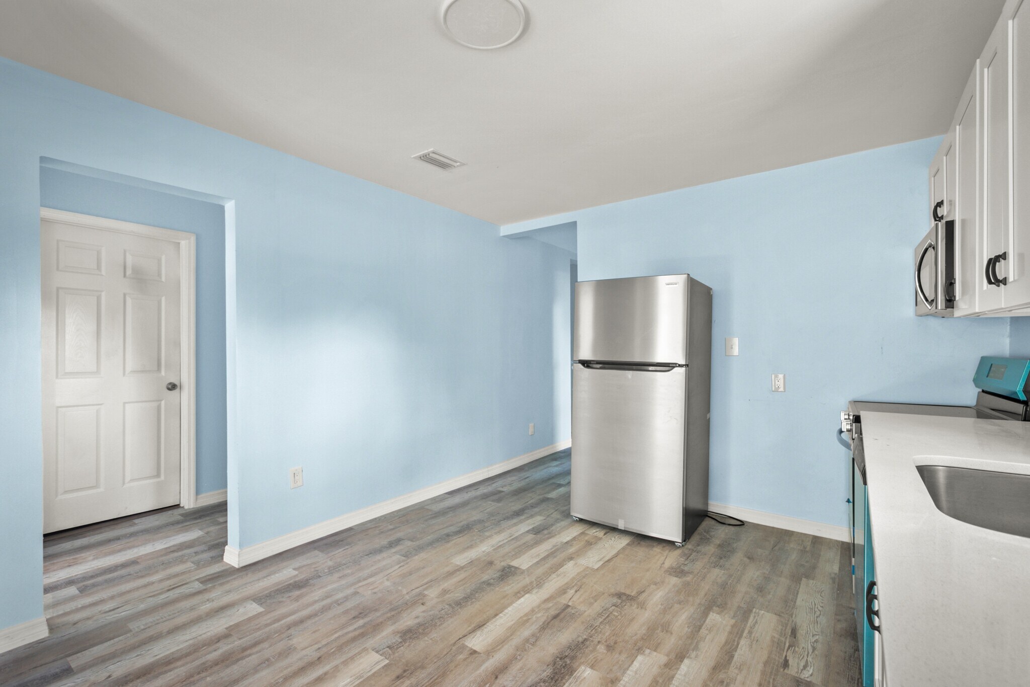 Building Photo - 260 Vernis Ave