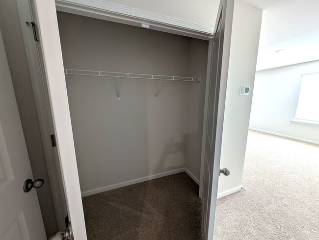 Building Photo - Gorgeous , New Townhome  located in Mallar...