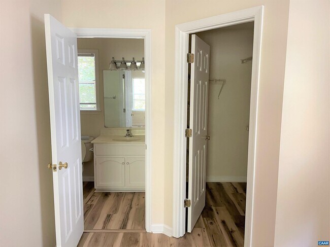 Building Photo - 3159 Saddlebrook Ln