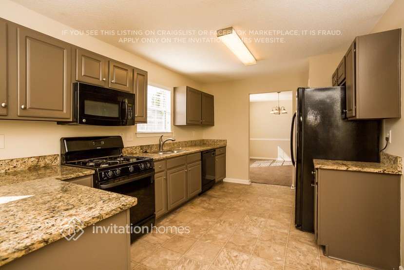 Building Photo - 572 Lakewater View Dr