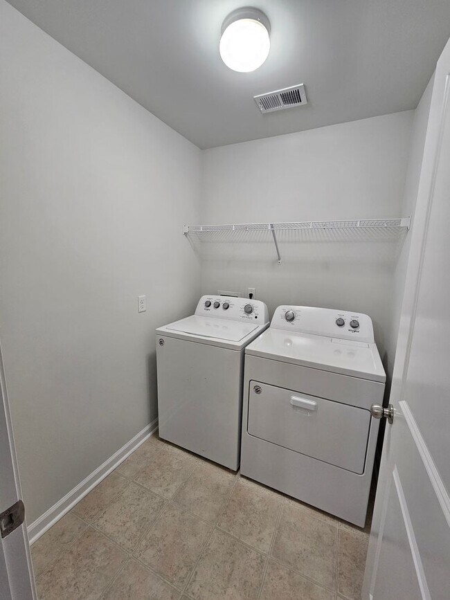 Building Photo - Spacious Two-Story Living on a Premium Lot...