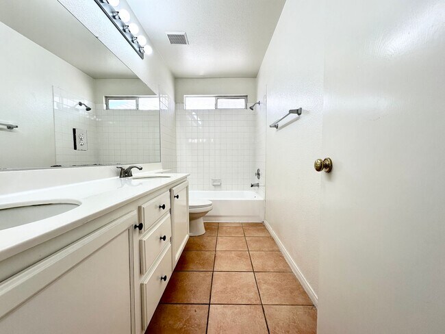 Building Photo - Cimarron Village
