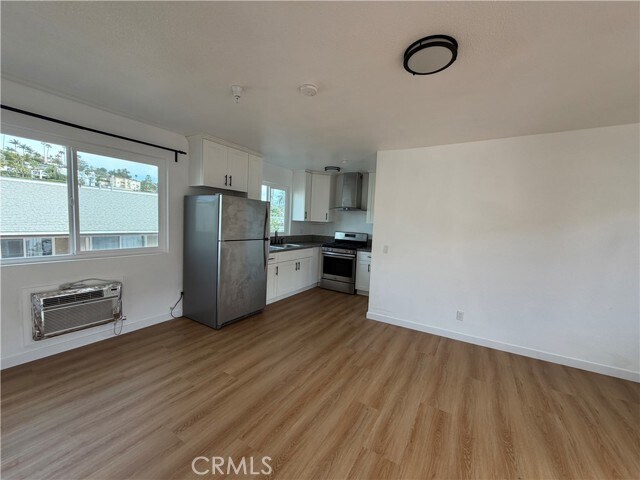 Building Photo - 1758 N Kingsley Dr