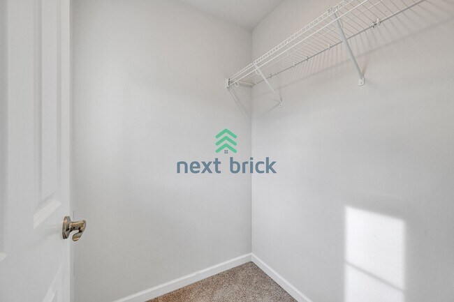 Building Photo - Bothell 5BR 3Bath-on a quiet neighborhood with smart upgrades + EV charging