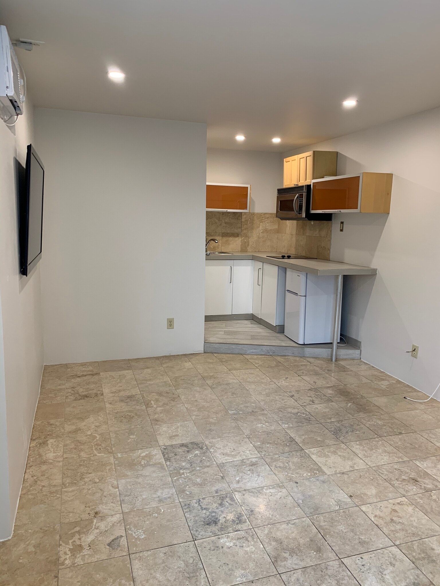 Building Photo - 8979 Shoreham Dr