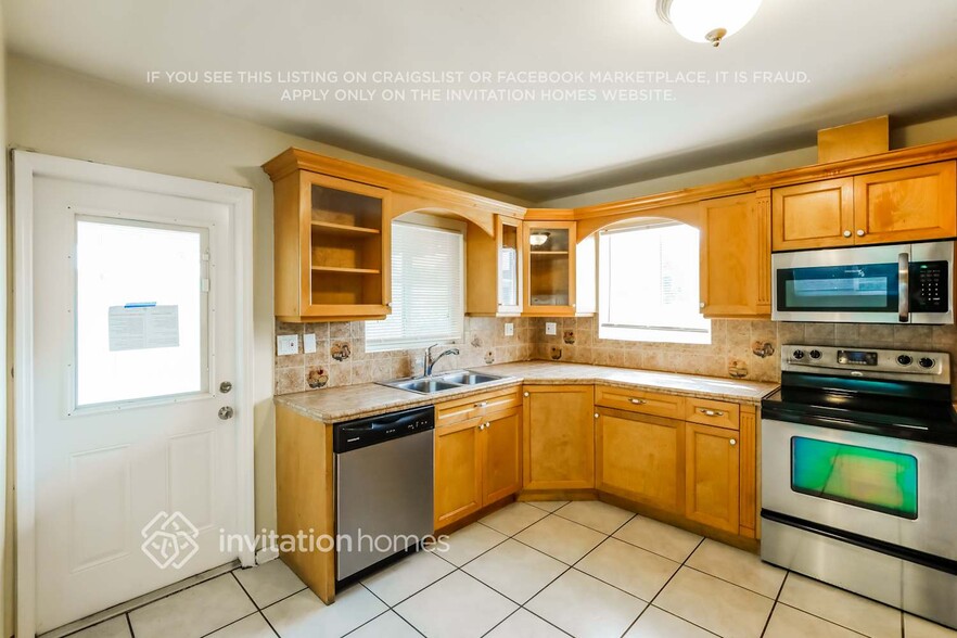 Building Photo - 6740 SW 10th Ct