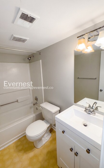 Building Photo - 3 Bed/3.5 Bath Townhome with Fenced Yard / Available Now!