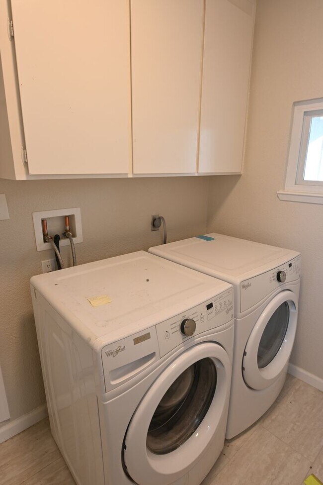 Building Photo - 5719 Lathrop Dr