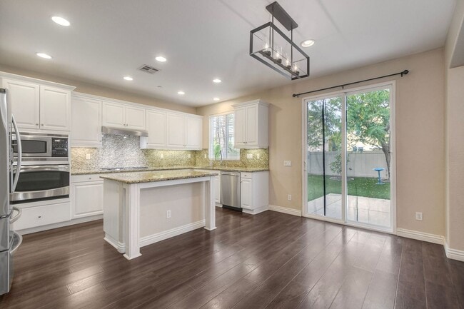 Building Photo - Charming Lake Rancho Viejo Home – Beautiful, Peaceful & Conveniently Located!