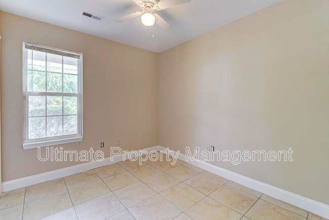 Building Photo - 2106 Fowler St