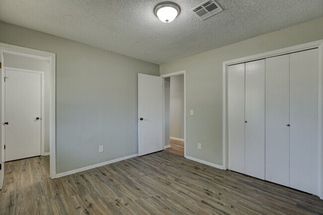 Building Photo - 15375 W Funston St