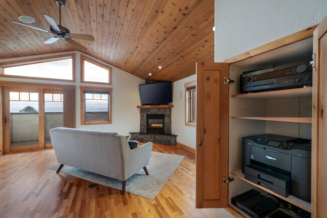 Building Photo - 150 Adams St