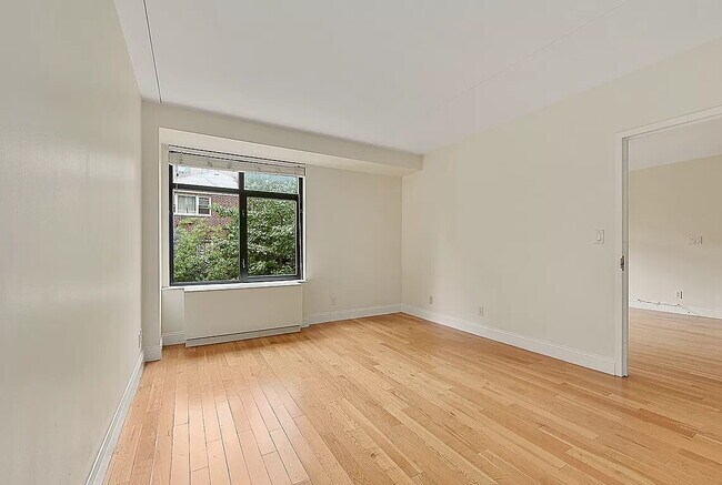 Building Photo - Comfortable Living in a Desirable Area