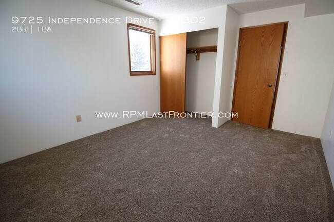 Building Photo - Top floor condo in South Anchorage!