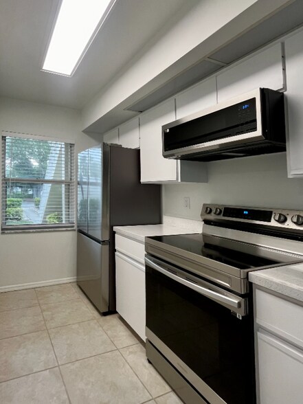 Building Photo - 431 Cerromar Ln