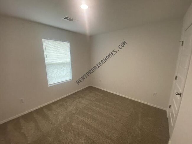 Building Photo - 103 E Fredonia Ct