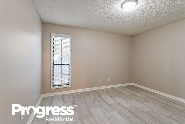 Building Photo - 7201 Skidmore Cove