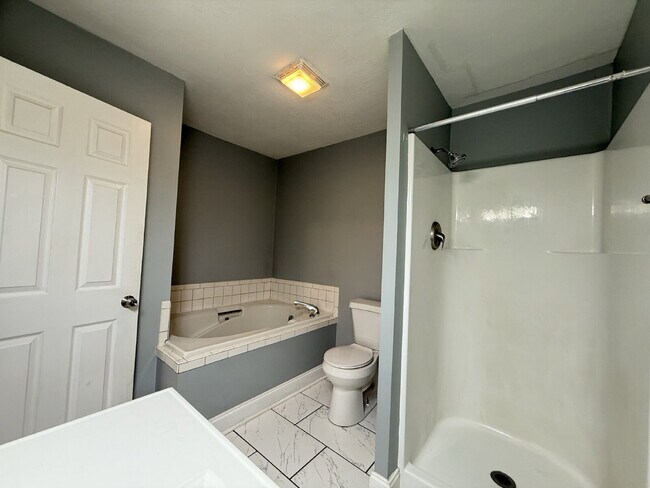 Building Photo - Spacious 1-Bedroom Apartment in West Knoxv...