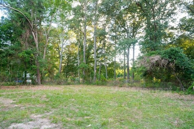 Building Photo - 817 Isley St