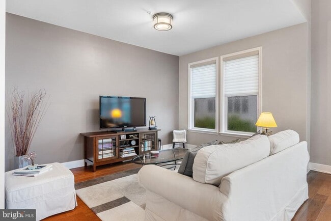 Building Photo - 1418 N Rhodes St