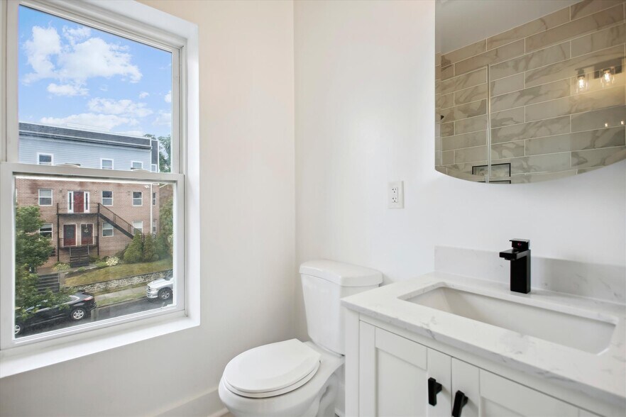 Main Level Bathroom - 232 S St NE