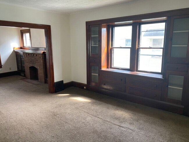 Building Photo - Charming 4-Bedroom Single Family Home for Rent!